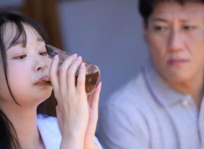 sex ko che ngon Mẹ kế đang thủ dâm thì con trai vào phòng và cái kết